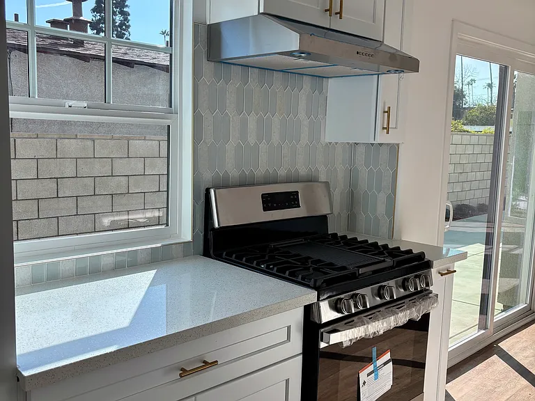 67 N Sierra Bonita Ave #1 — Photo 2