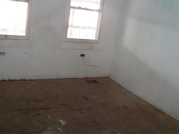 4th image of 2828 Wyoming St
