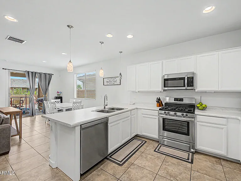 9012 W Solano Dr — Photo 12