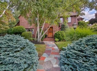 71 Larchmont Rd, Melrose, MA 02176