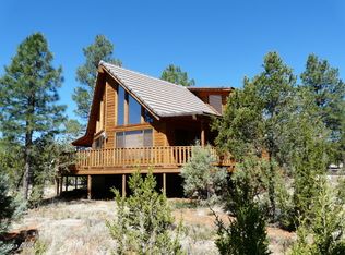 2749 N Challenger Dr, Overgaard, AZ 85933