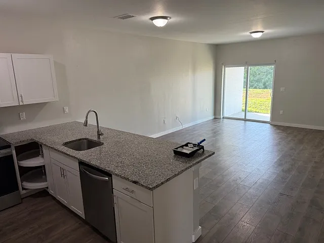 1514 Gary Ln — Photo 12
