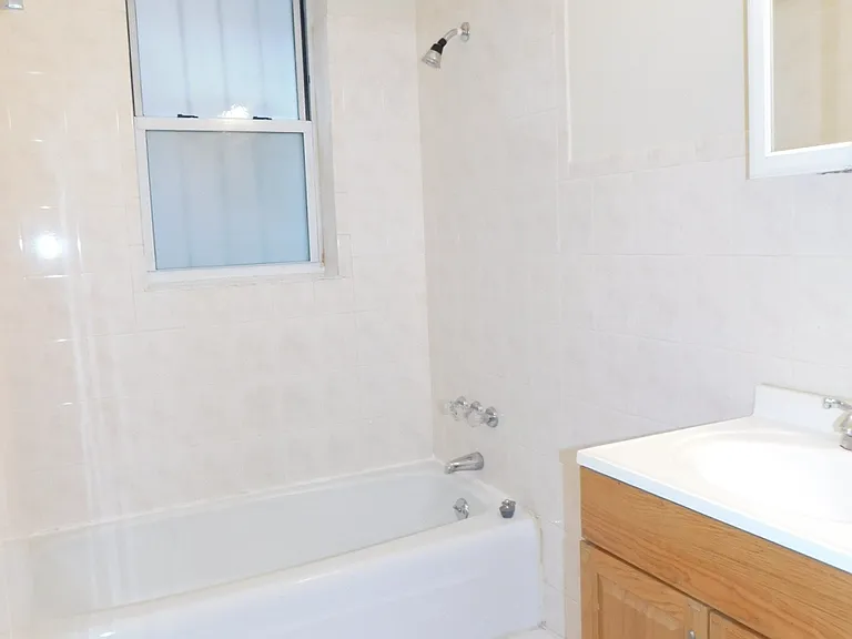1319 W Touhy Ave #14 — Photo 9