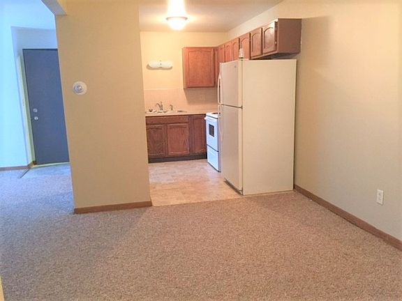 5th image of 411 Stratford Way APT 3