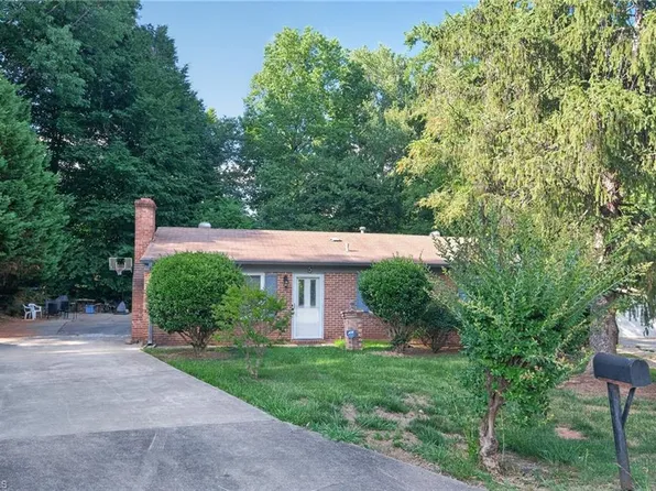 5 Godwin Ct, Greensboro, NC 27405