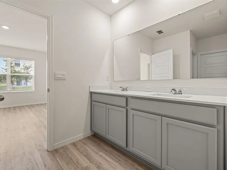 1078 Clay Blvd — Photo 37