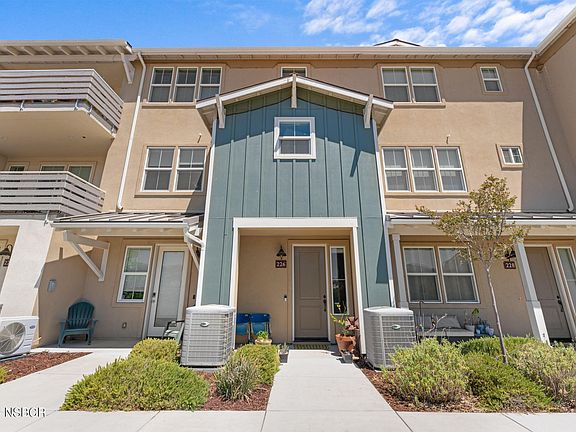 2nd image of 226 Bainbridge Ct