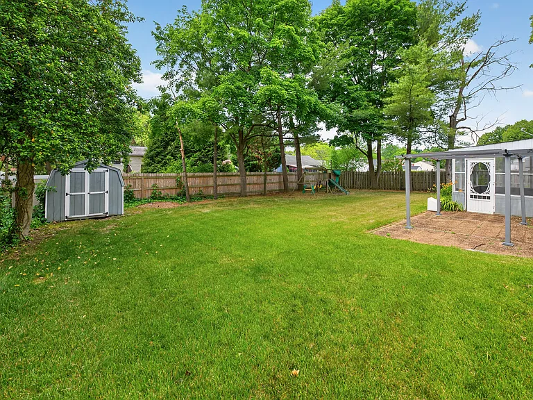 1120 Greenbriar Rd — Photo 20