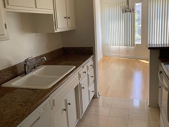 4th image of 203-1097 S Bedford Dr #203