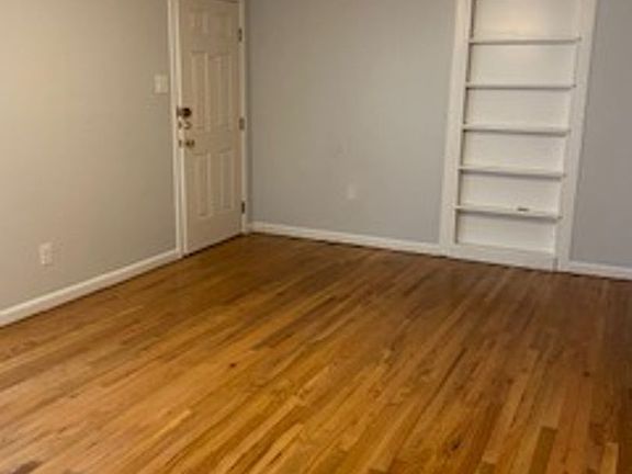 2nd image of 1110 Barrow St