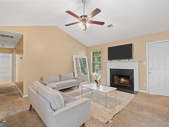 4th image of 6880 Silver Maple Dr