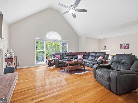 5th image of 414 Middle Valley Ln