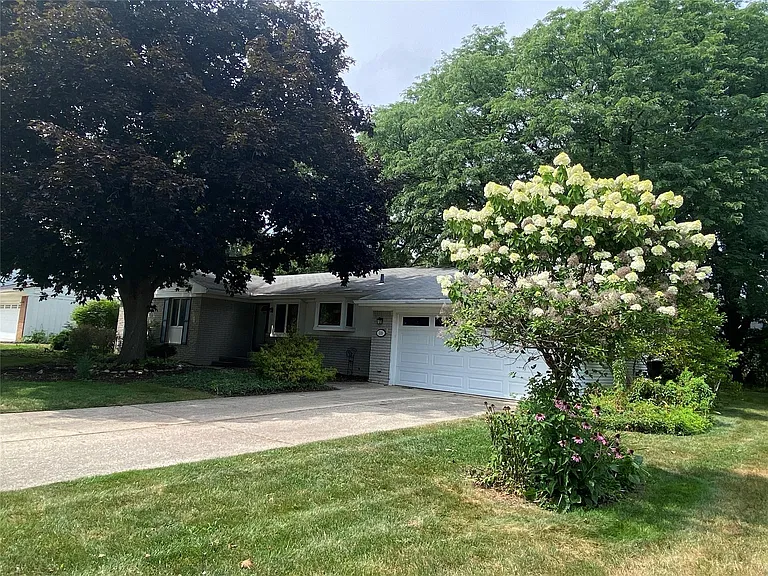316 Paragon Dr — Photo 35