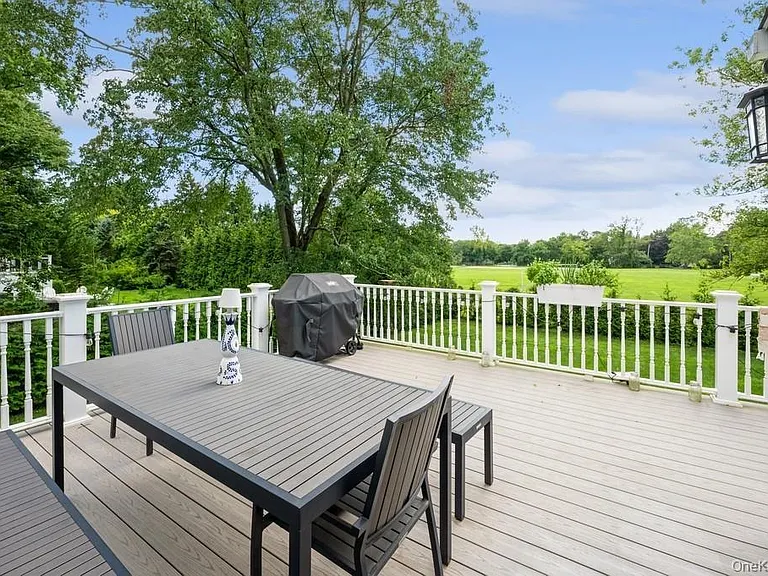 24 Sleepy Hollow Rd — Photo 24