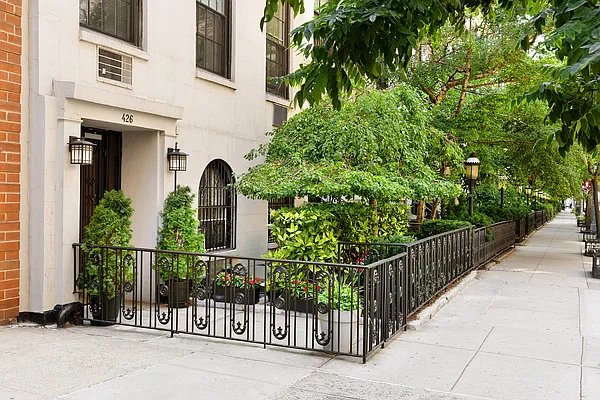 Sold by Compass | media 23