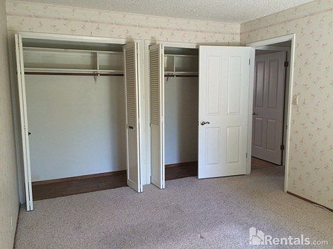 4th image of 2037 Woodside Dr