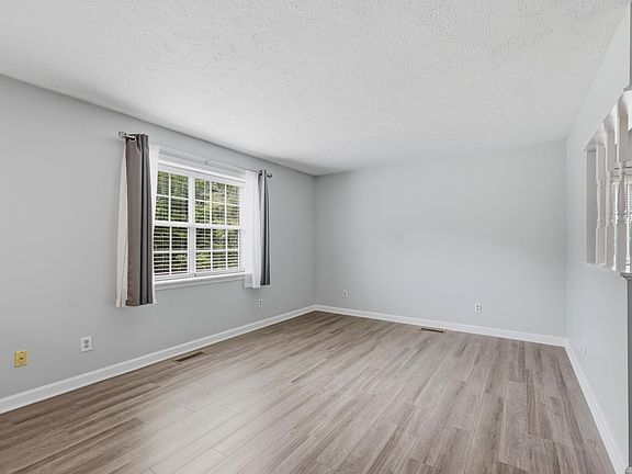4th image of 801 Goose Meadow Dr