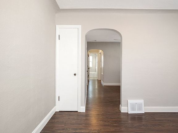 2nd image of 7068-70 Sutherland Ave #889