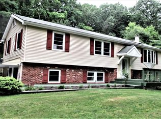 205 Valley View Dr N, Stroudsburg, PA 18360