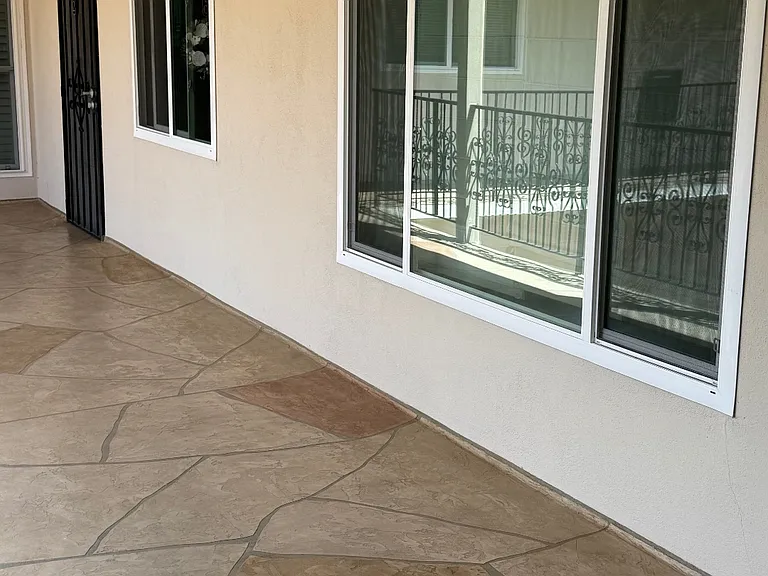 512 E Ave — Photo 3
