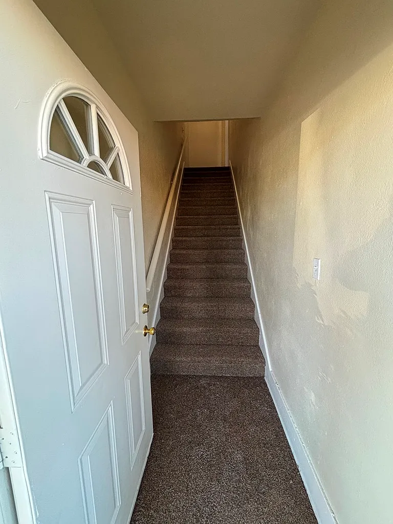 2 bed, 864 sqft, $2,900 — Photo 2