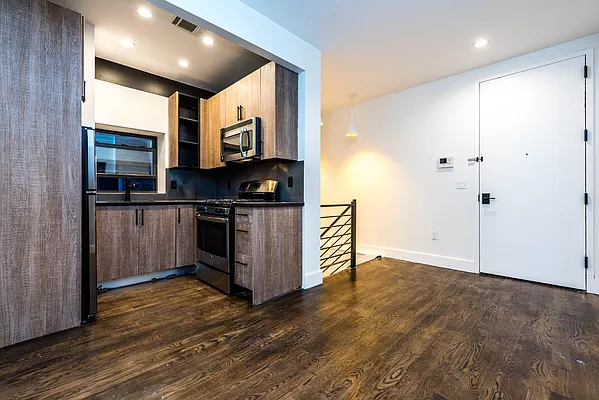 Rented by Nooklyn NYC LLC | media 43