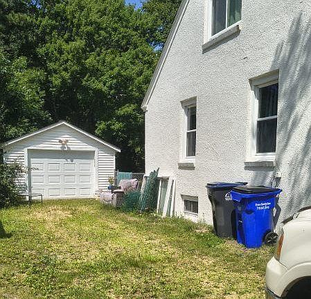 4th image of 335 E Hughes St