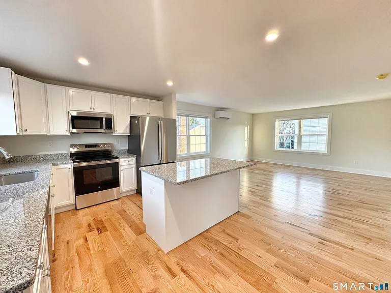 5 Phillips St #B4 — Photo 2
