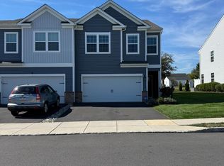 8 Fonthill Ct, Quakertown, PA 18951