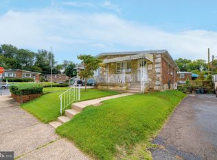 102 Village Ln, Philadelphia, PA 19154