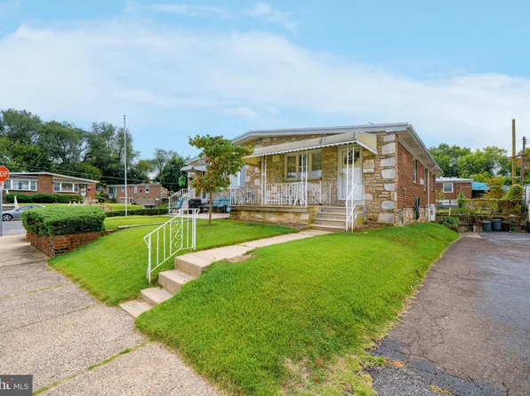 102 Village Ln, Philadelphia, PA 19154