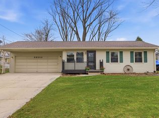 5S333 Stewart Dr, Naperville, IL 60563