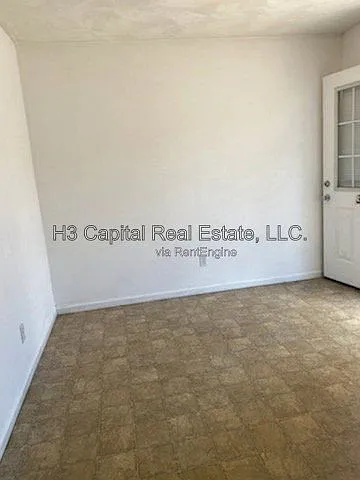 2 bed, 1.5 bath, $1,095 — Photo 3