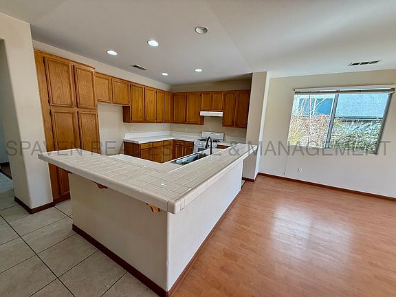 3rd image of 34543 Yale Dr