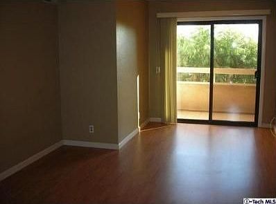 5th image of 460 Oak St APT 206