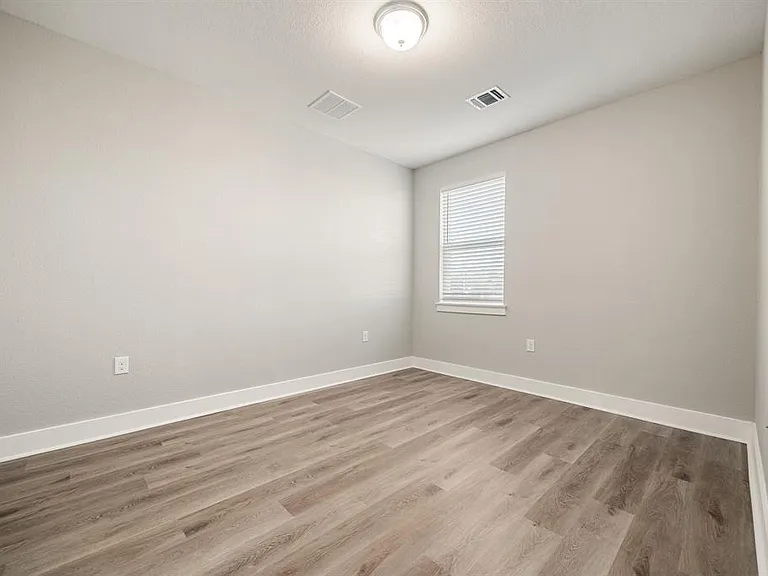 1501 Roseburg Dr — Photo 24