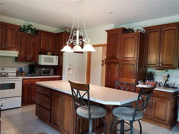 5th image of 2135 Foxden Dr
