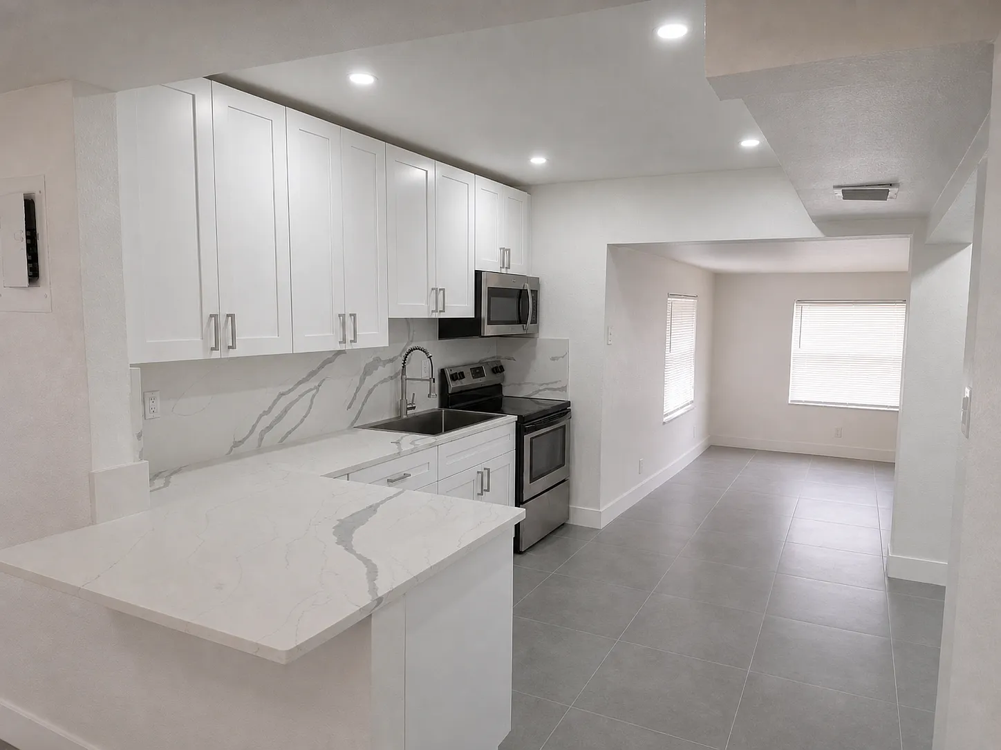 3 bed, 950 sqft, $3,000 — Photo 2