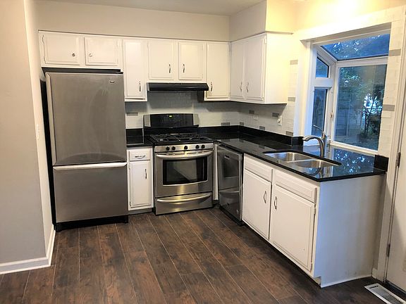 4th image of 121 Garden Dr