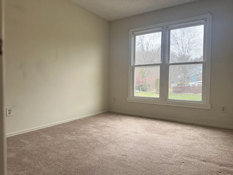 92 Westchester Dr — Photo 15