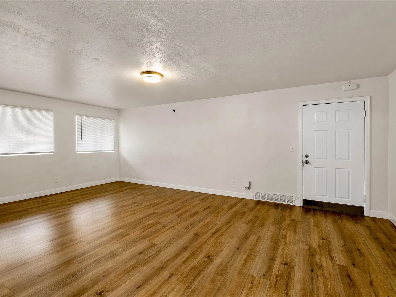 2 bed, 900 sqft, $1,595 — Photo 4
