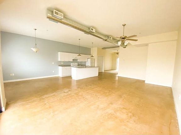 4th image of 217 S Oak Pl