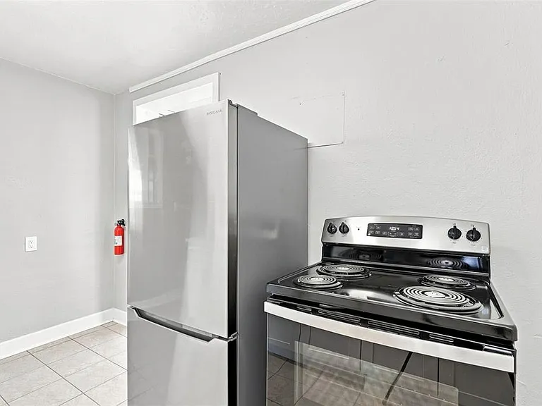 1812 Killarney Dr — Photo 15
