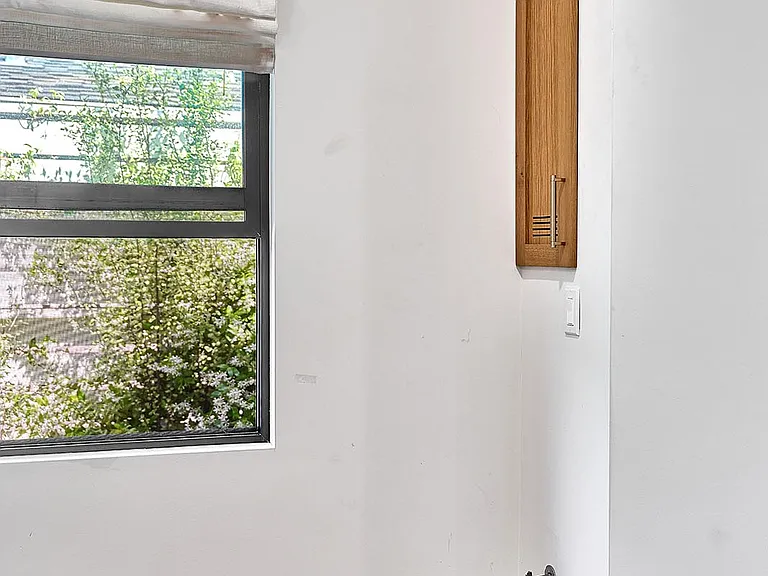 3435 S Bentley Ave — Photo 4