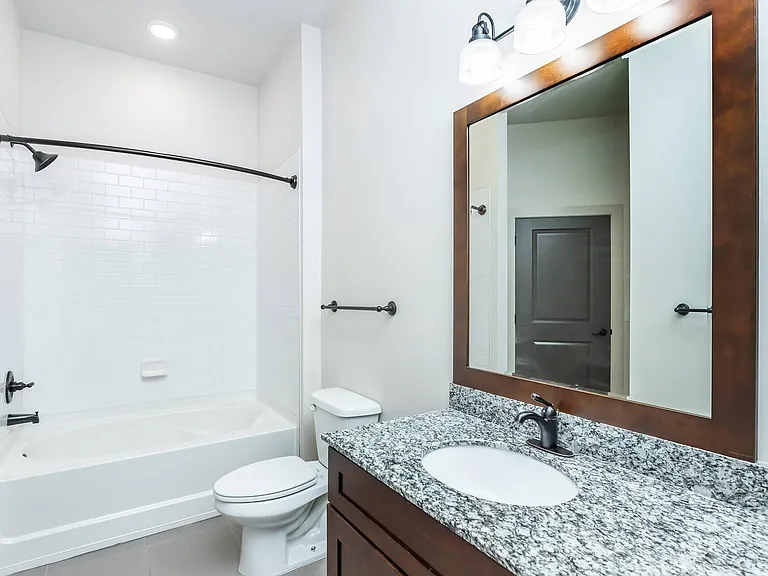 1810 Belcourt — Photo 38