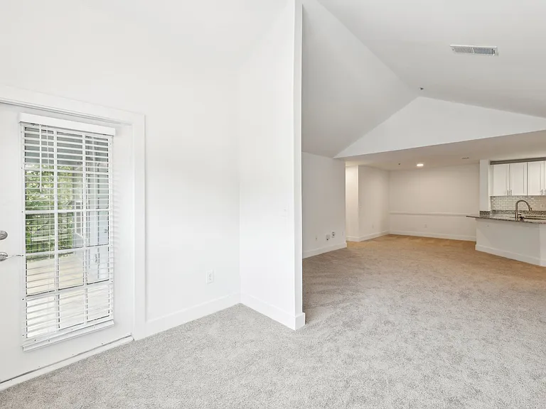 Wesley St. Claire Apartments at Lawrenceville — Photo 8