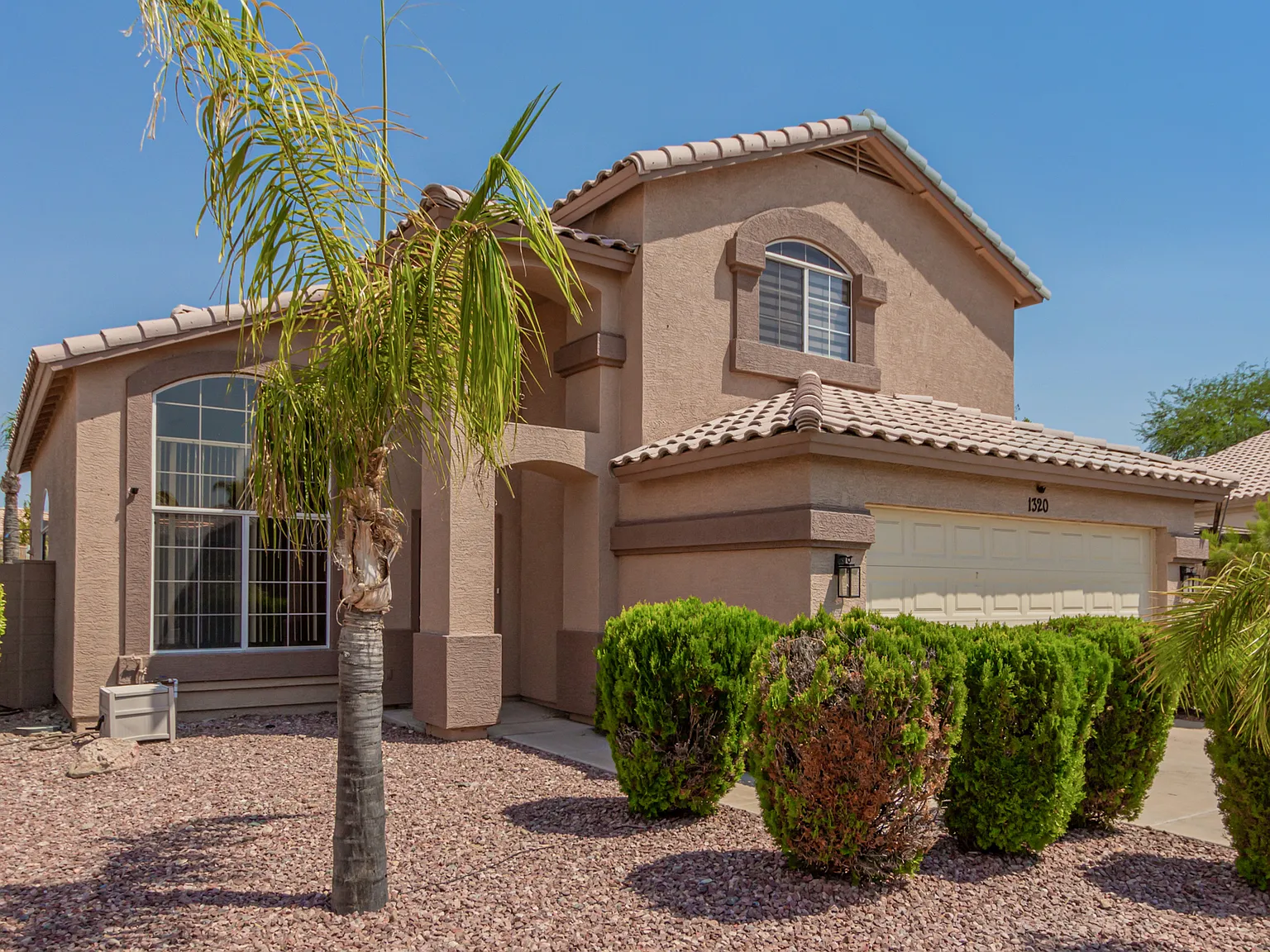 4 bed, 2077 sqft, $3,500 — Photo 2
