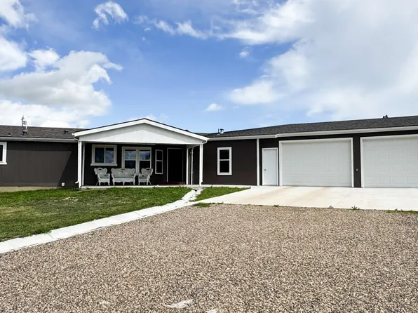 820 Drake St, Wibaux, MT 59353