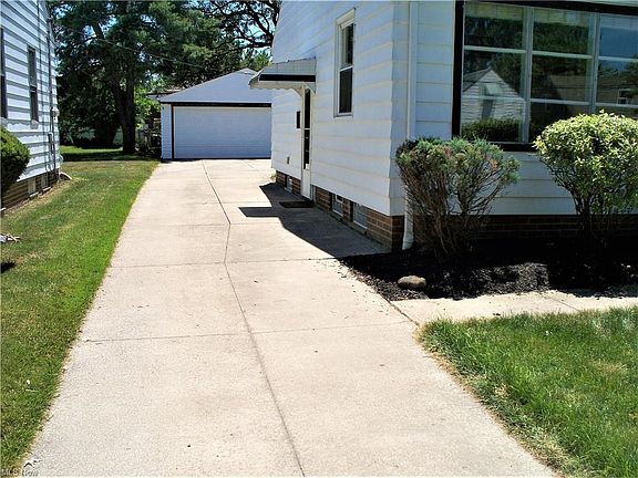3rd image of 24500 Devoe Ave