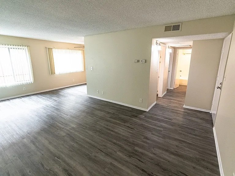 245 South Serrano Ave — Photo 47
